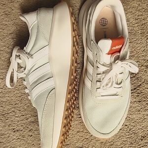 Adidas Run 70s Low Pale Green and White sz 7 NEW